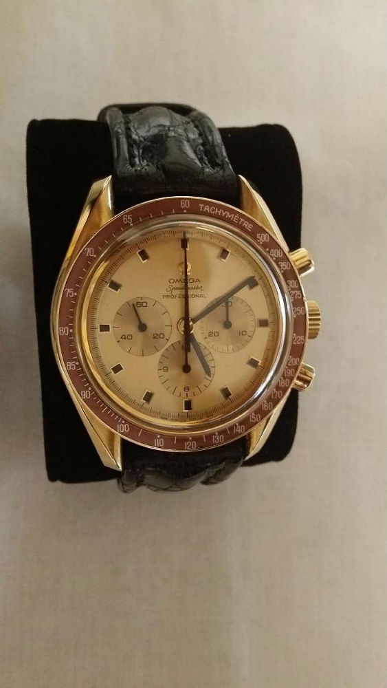 OMEGA - Speedmaster - Or - Modèle spécial fond gravé Apollo XI